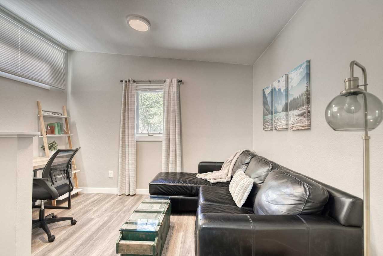 2818 W Rose Hill St #1324060P - Photo 4 of 17