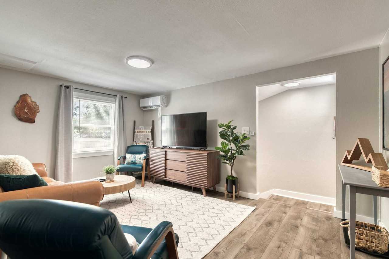 2818 W Rose Hill St #1324060P - Photo 5 of 17