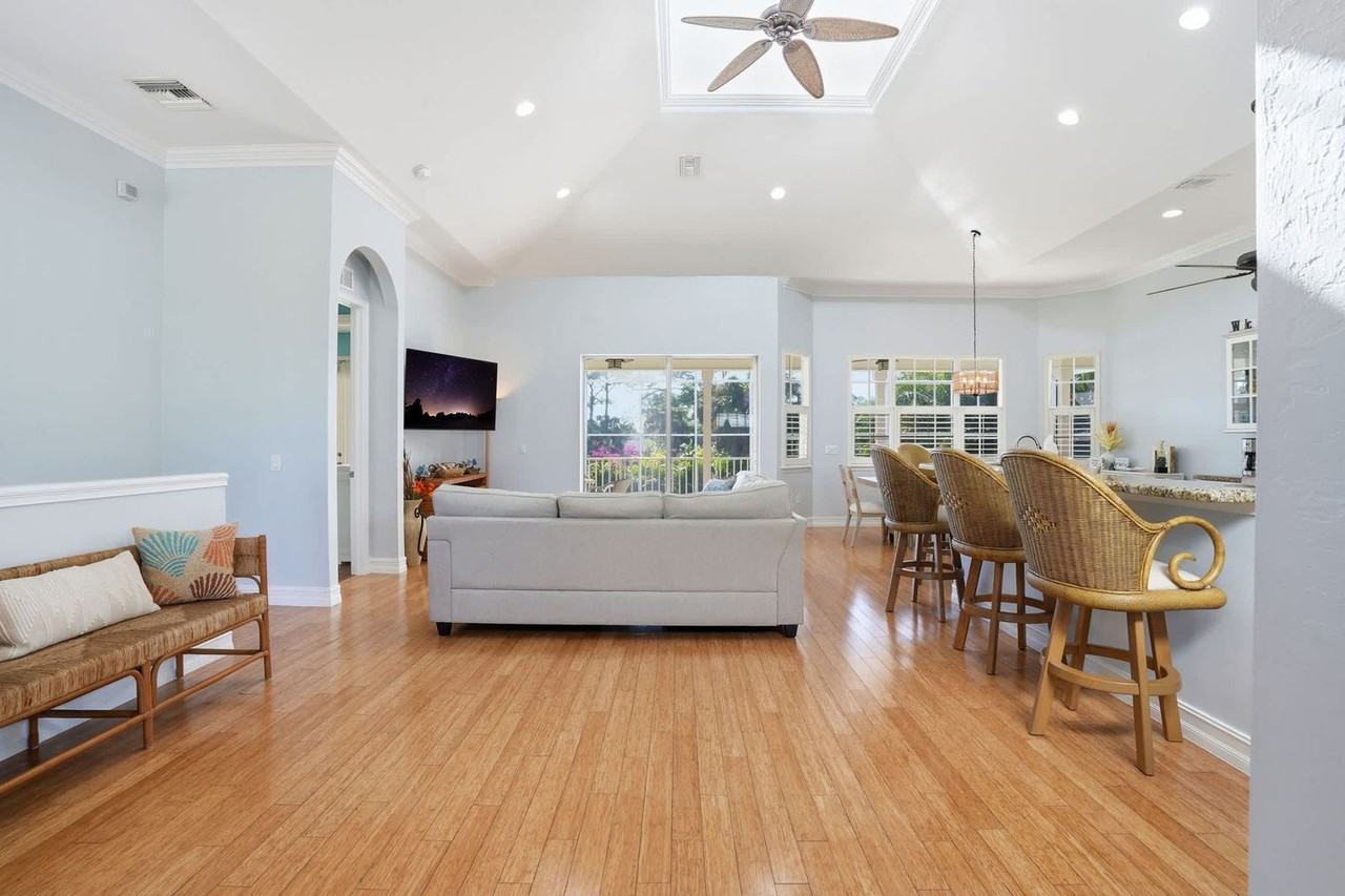 3011 Pine Tree Dr #1364127P - Photo 4 of 50