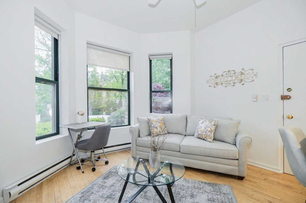 2544 N Burling St #1319106P - Photo 3 of 16