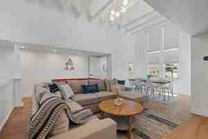 featured image of 4637 N 8th Pl