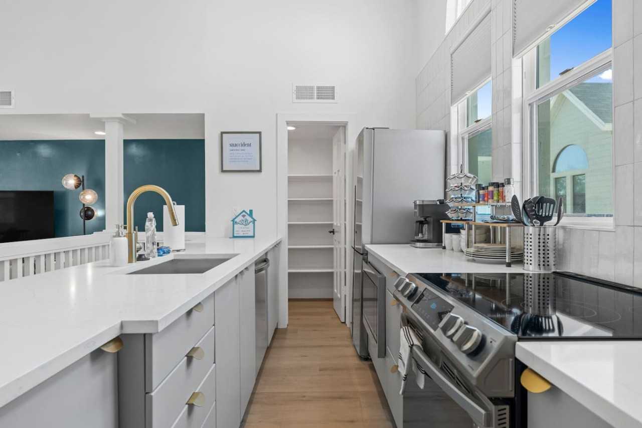 4637 N 8th Pl #1366952P - Photo 4 of 21