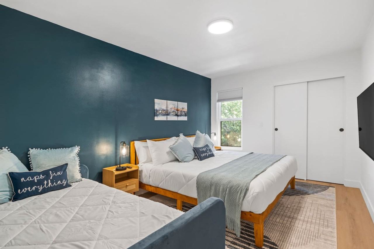 4637 N 8th Pl #1366952P - Photo 5 of 21