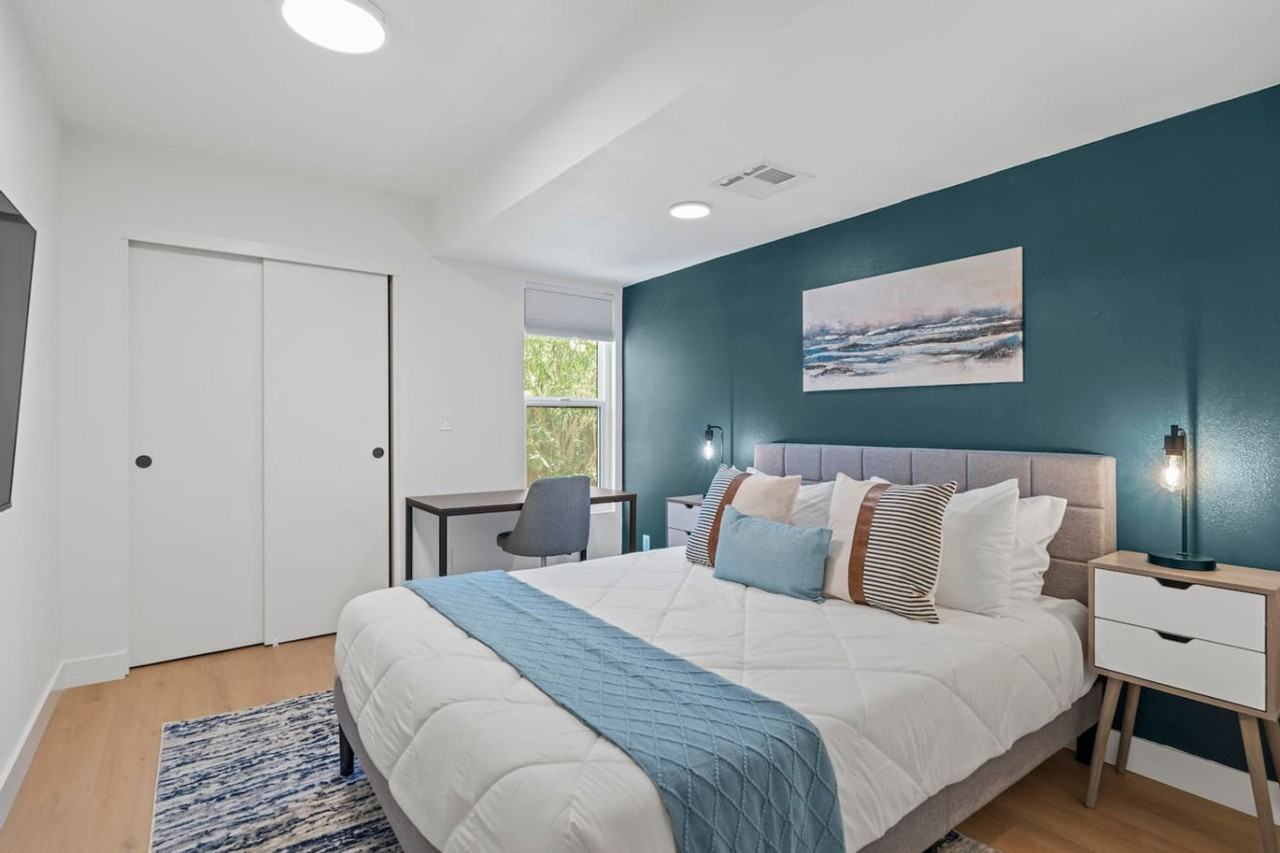 4637 N 8th Pl #1366952P - Photo 6 of 21