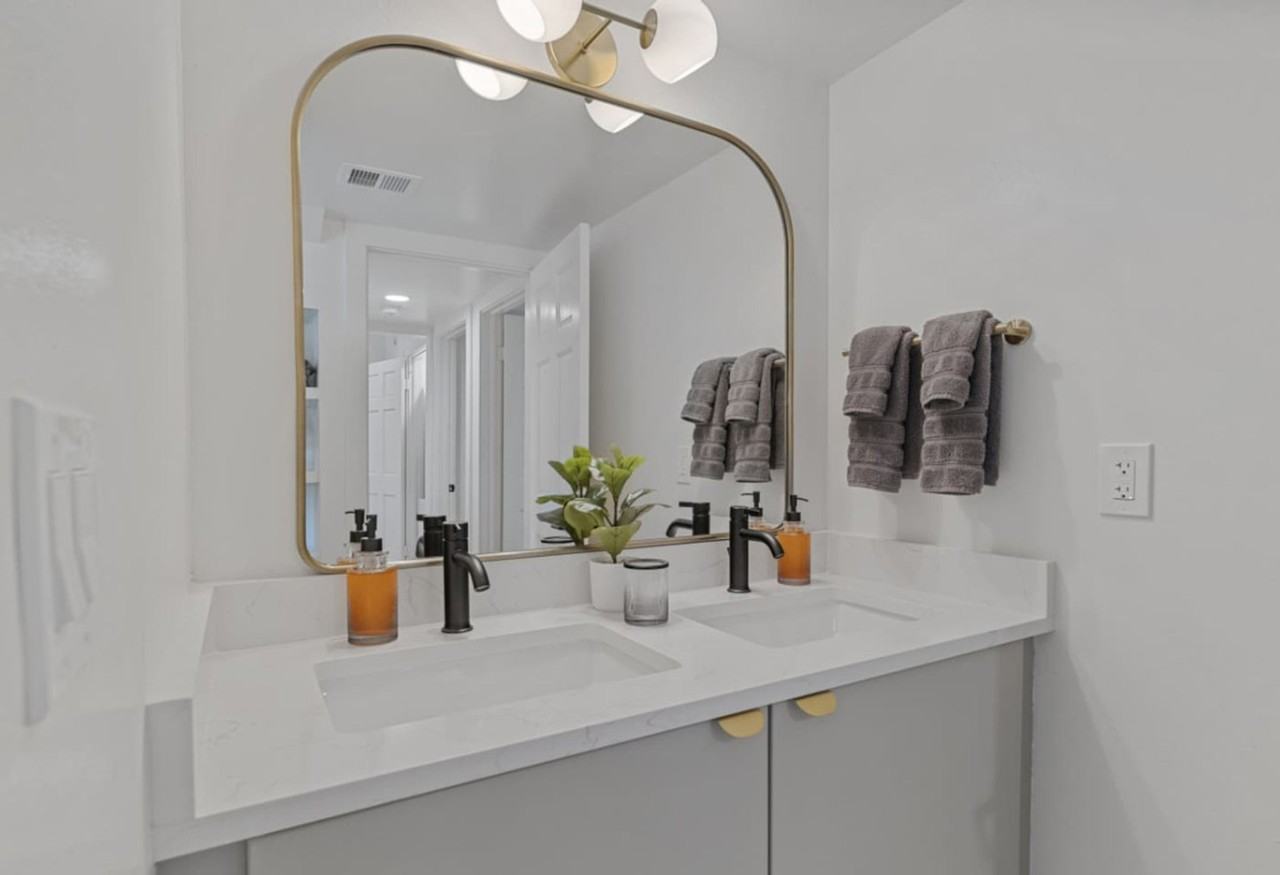 4637 N 8th Pl #1366952P - Photo 7 of 21