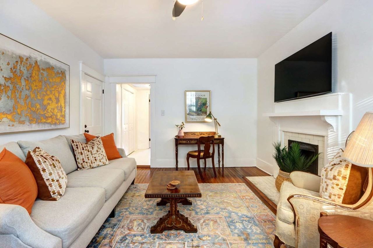 306 E Victory Dr #1369213P - Photo 2 of 33