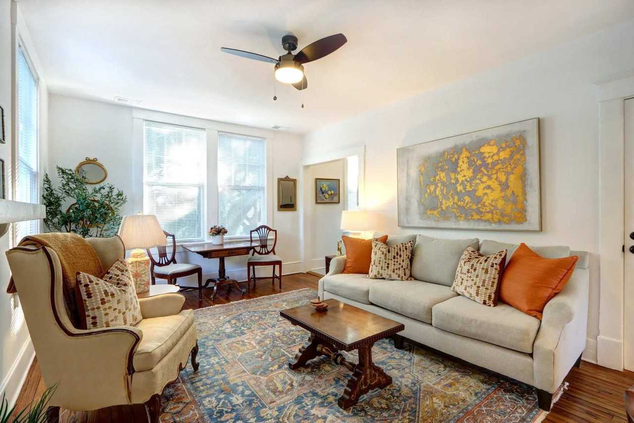 306 E Victory Dr #1369213P - Photo 4 of 33