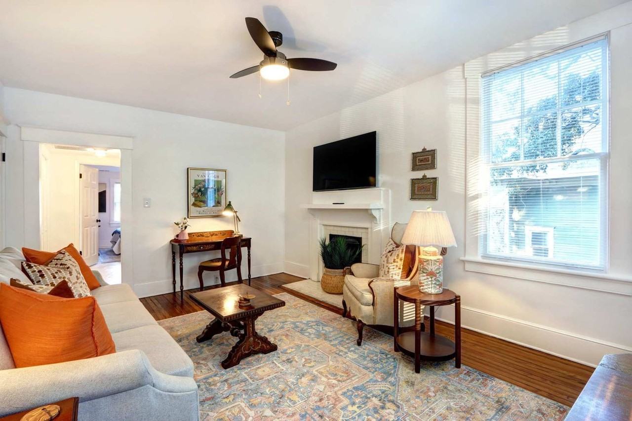 306 E Victory Dr #1369213P - Photo 5 of 33