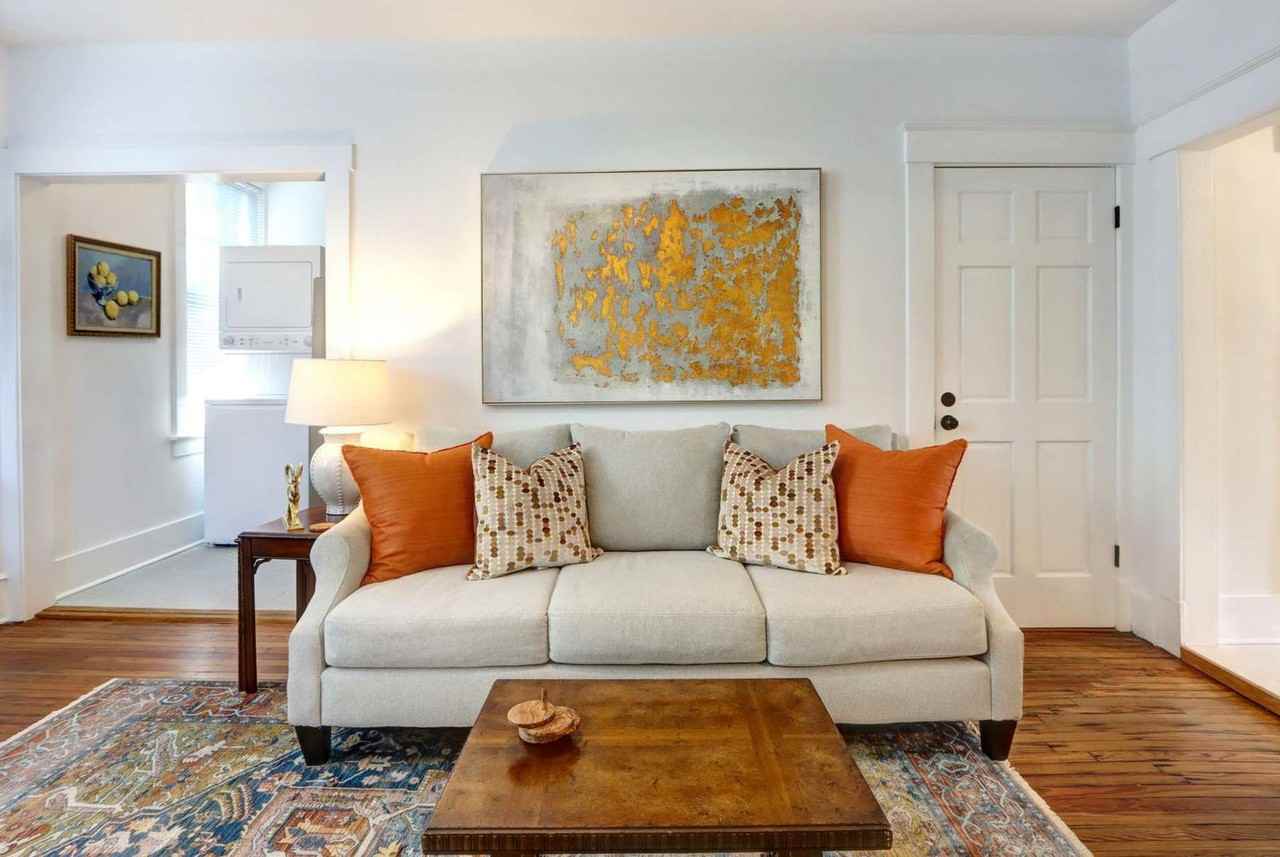 306 E Victory Dr #1369213P - Photo 6 of 33