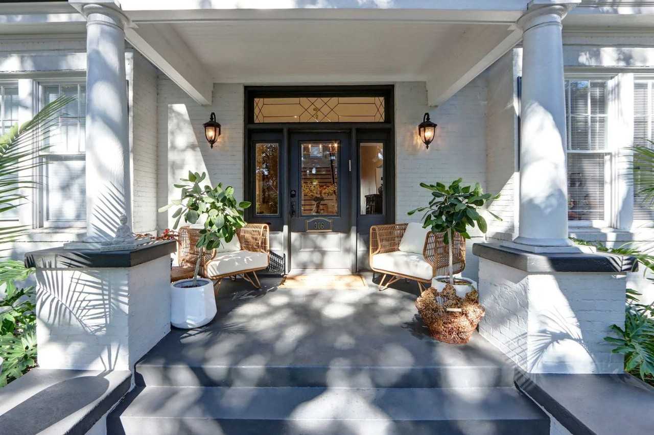 306 E Victory Dr #1369213P - Photo 7 of 33