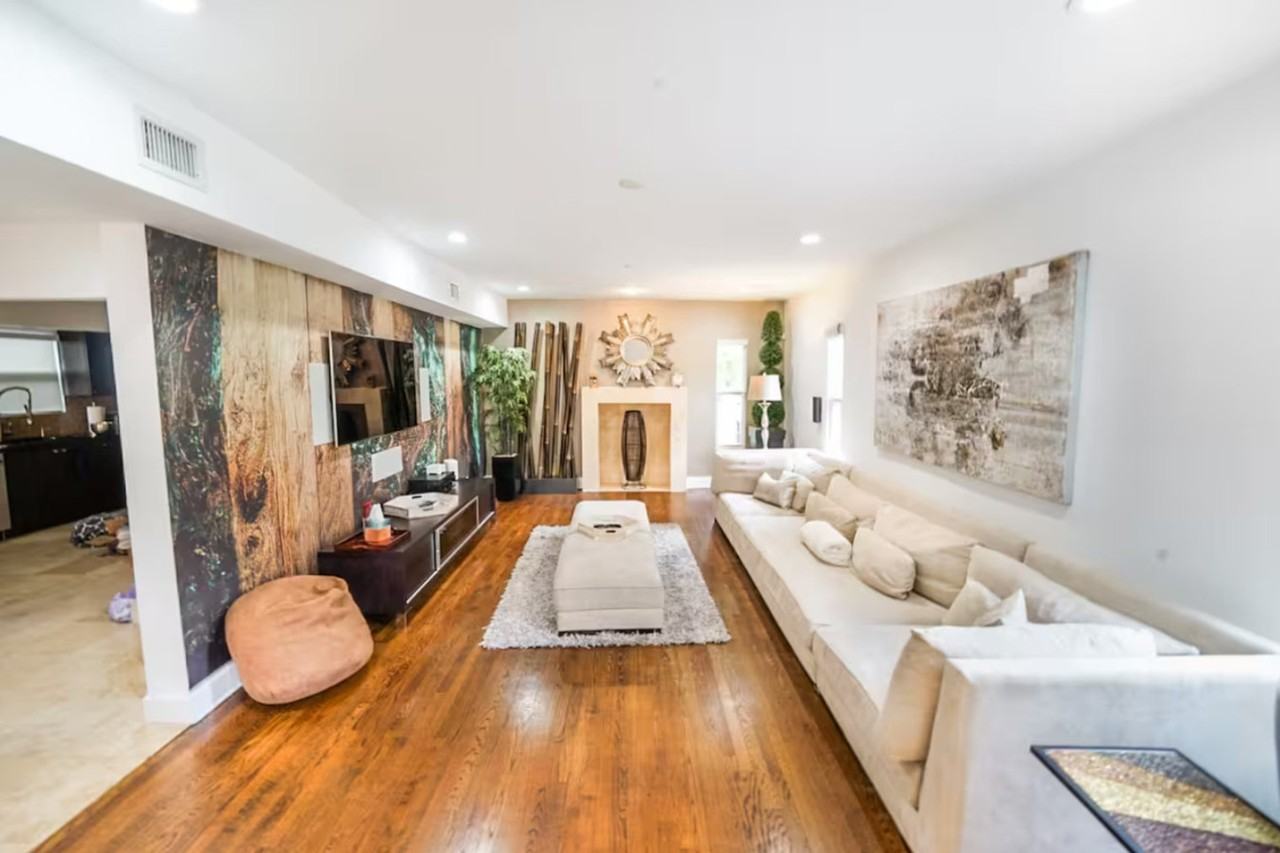 200 Ne 16th Ave #1369656P - Photo 2 of 38