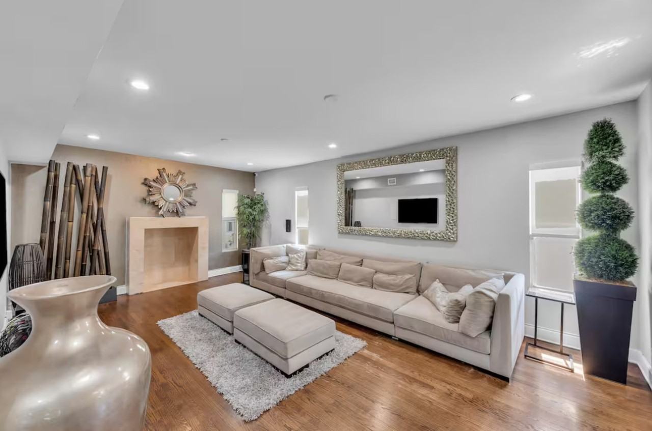 200 Ne 16th Ave #1369656P - Photo 4 of 38