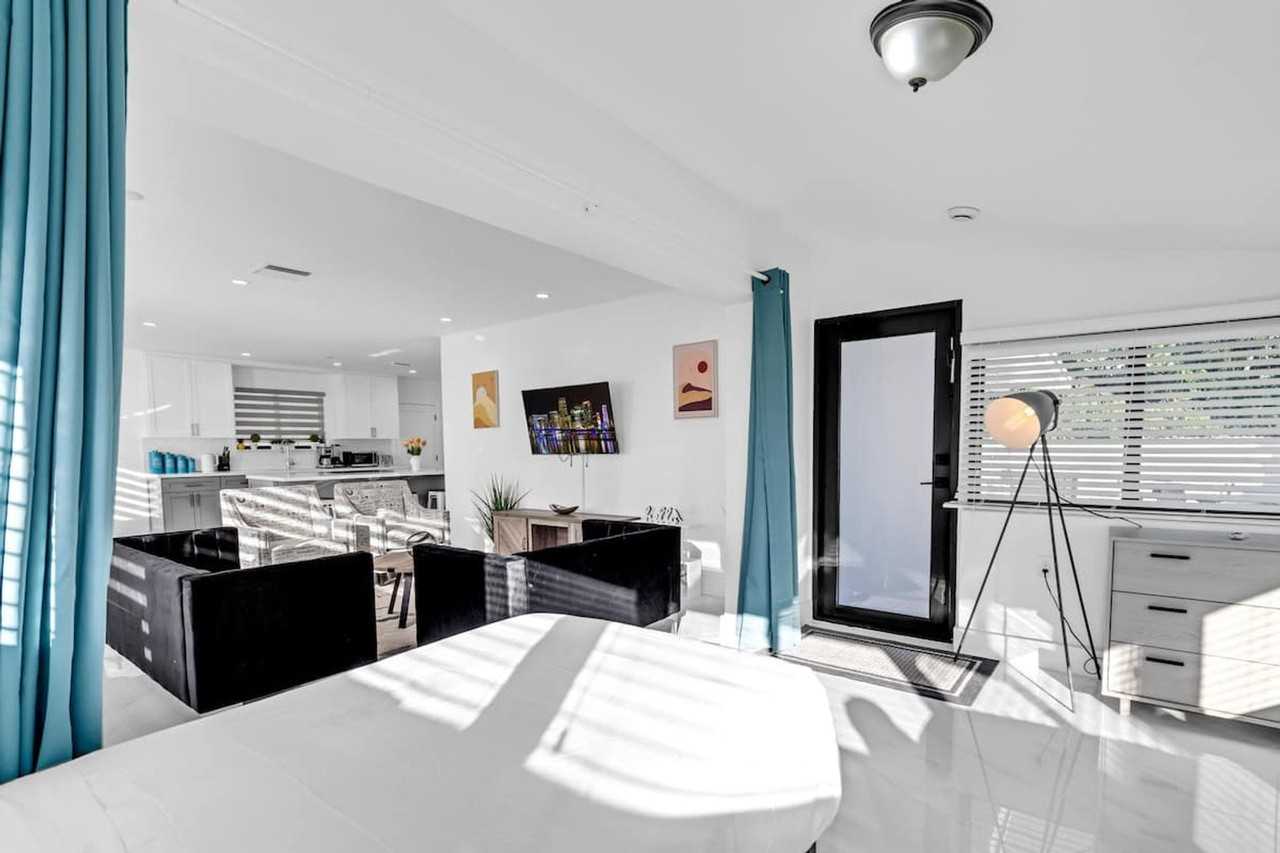 17835 Ne 6th Ave #1372317P - Photo 2 of 43