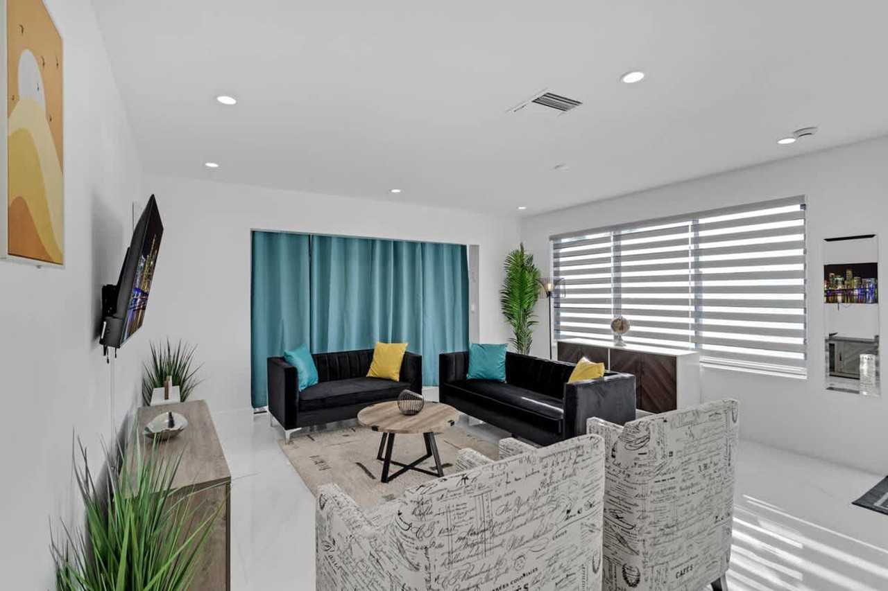 17835 Ne 6th Ave #1372317P - Photo 4 of 43