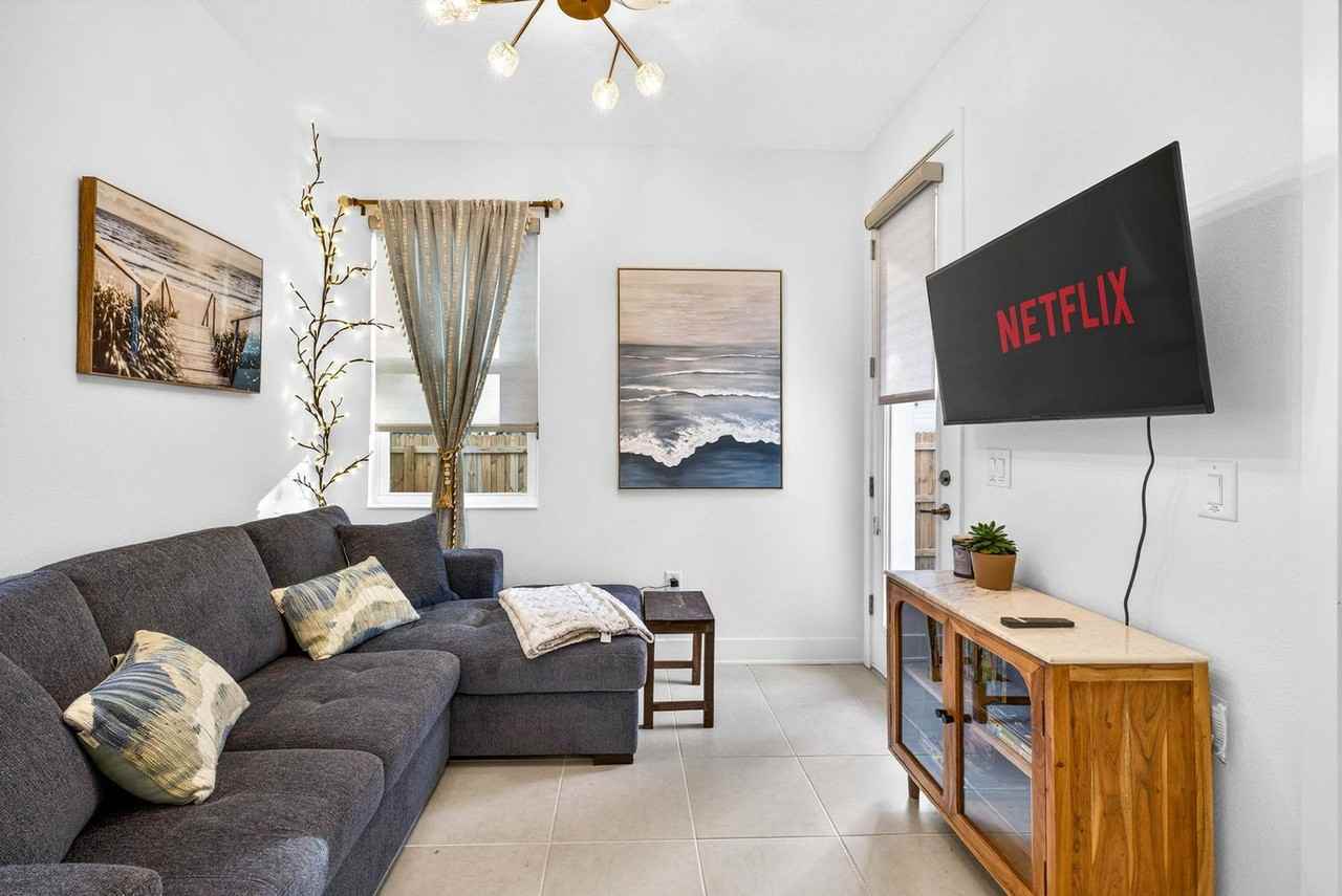 1734 W Cherry St #1372960P - Photo 3 of 25