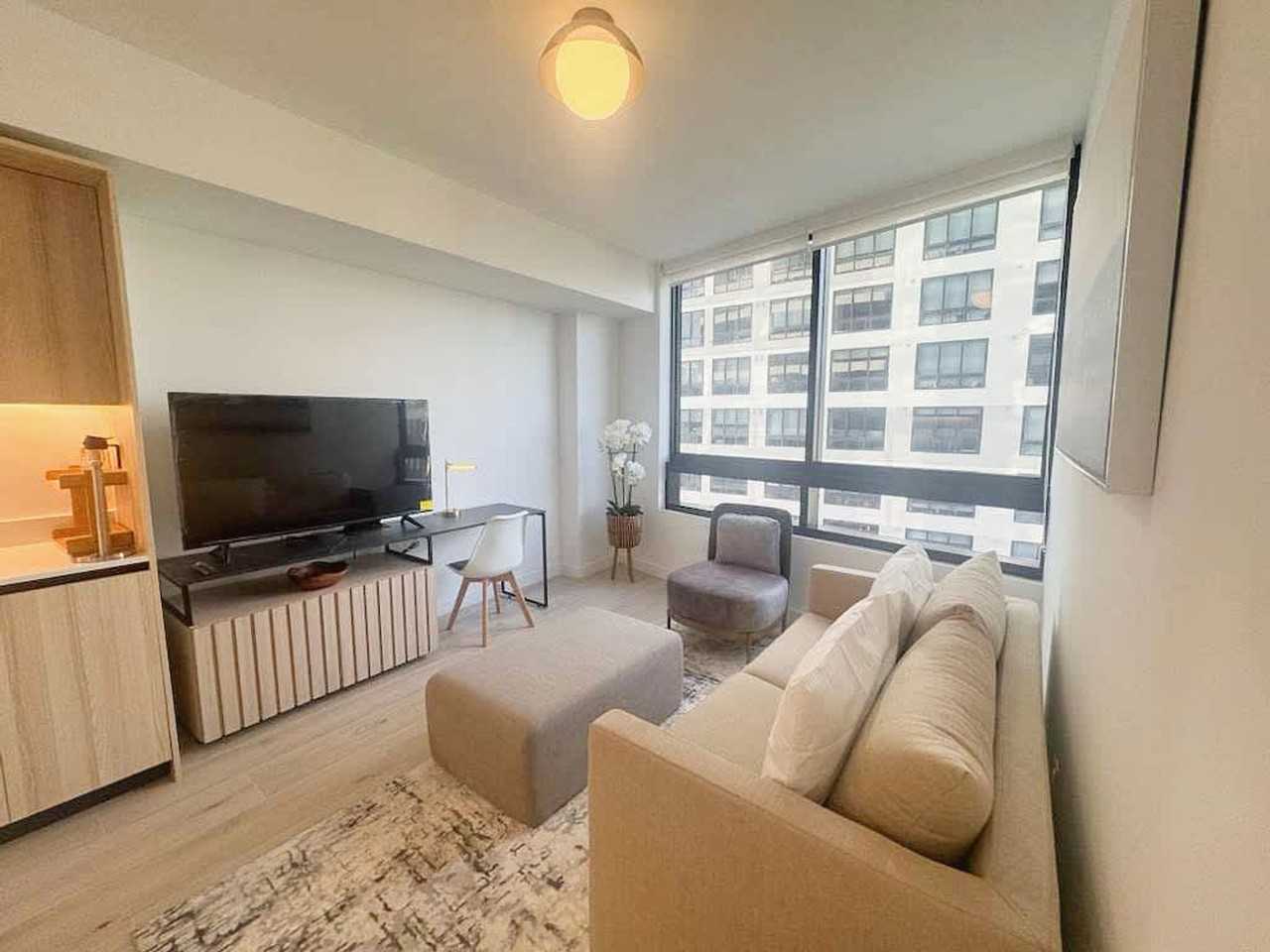 225 N Miami Ave #1372965P - Photo 2 of 13