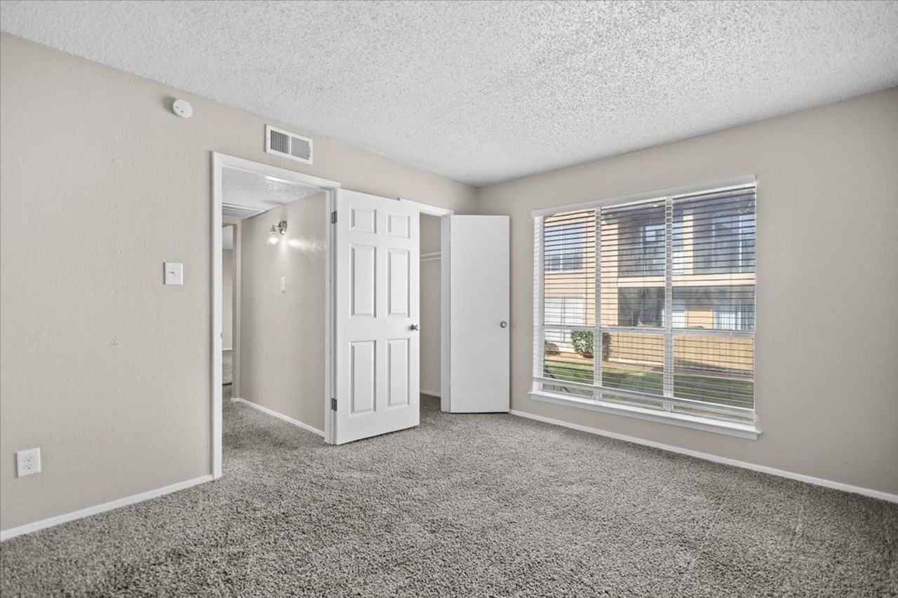 Broadway Reserve Apartments – A Fresh, Revitalized Home in Tyler, TX - Photo 3 of 17