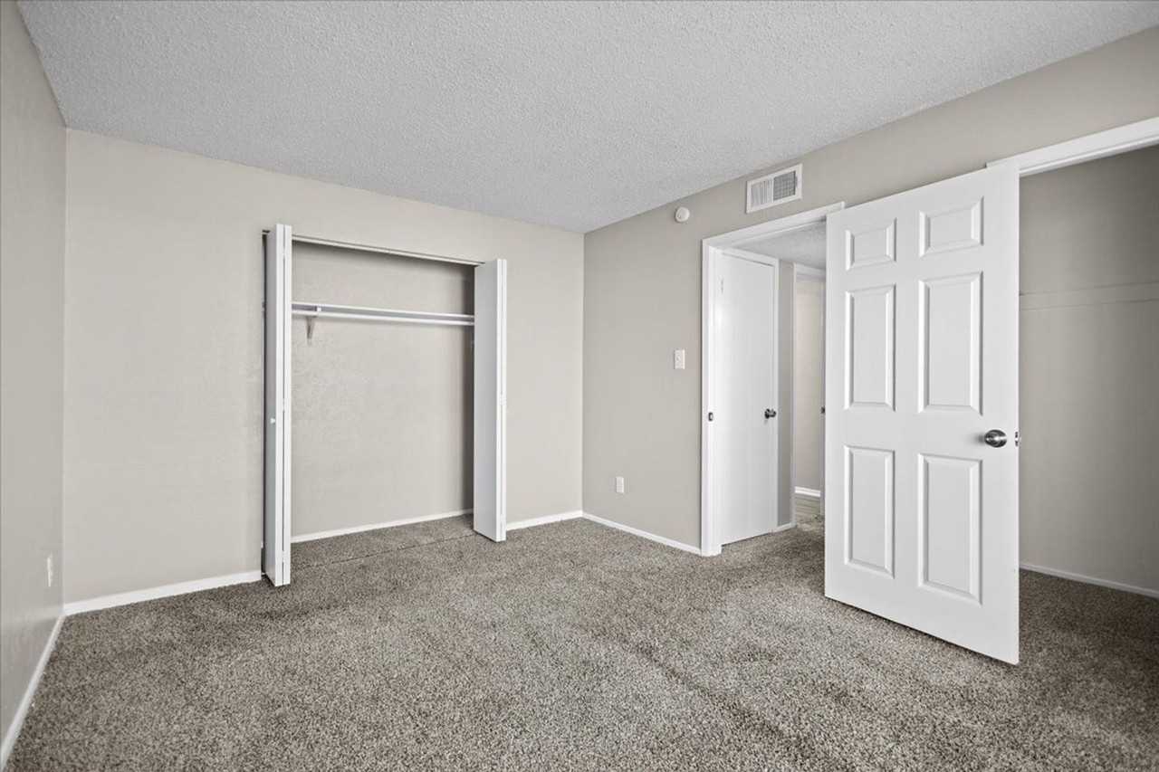 Broadway Reserve Apartments – A Fresh, Revitalized Home in Tyler, TX - Photo 4 of 17