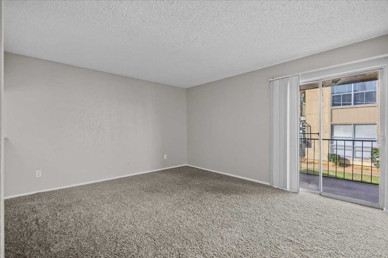 Broadway Reserve Apartments – A Fresh, Revitalized Home in Tyler, TX - Photo 7 of 17