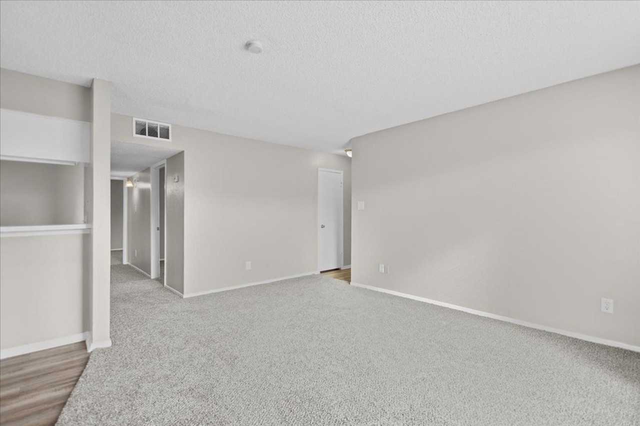 Broadway Reserve Apartments – A Fresh, Revitalized Home in Tyler, TX - Photo 6 of 8