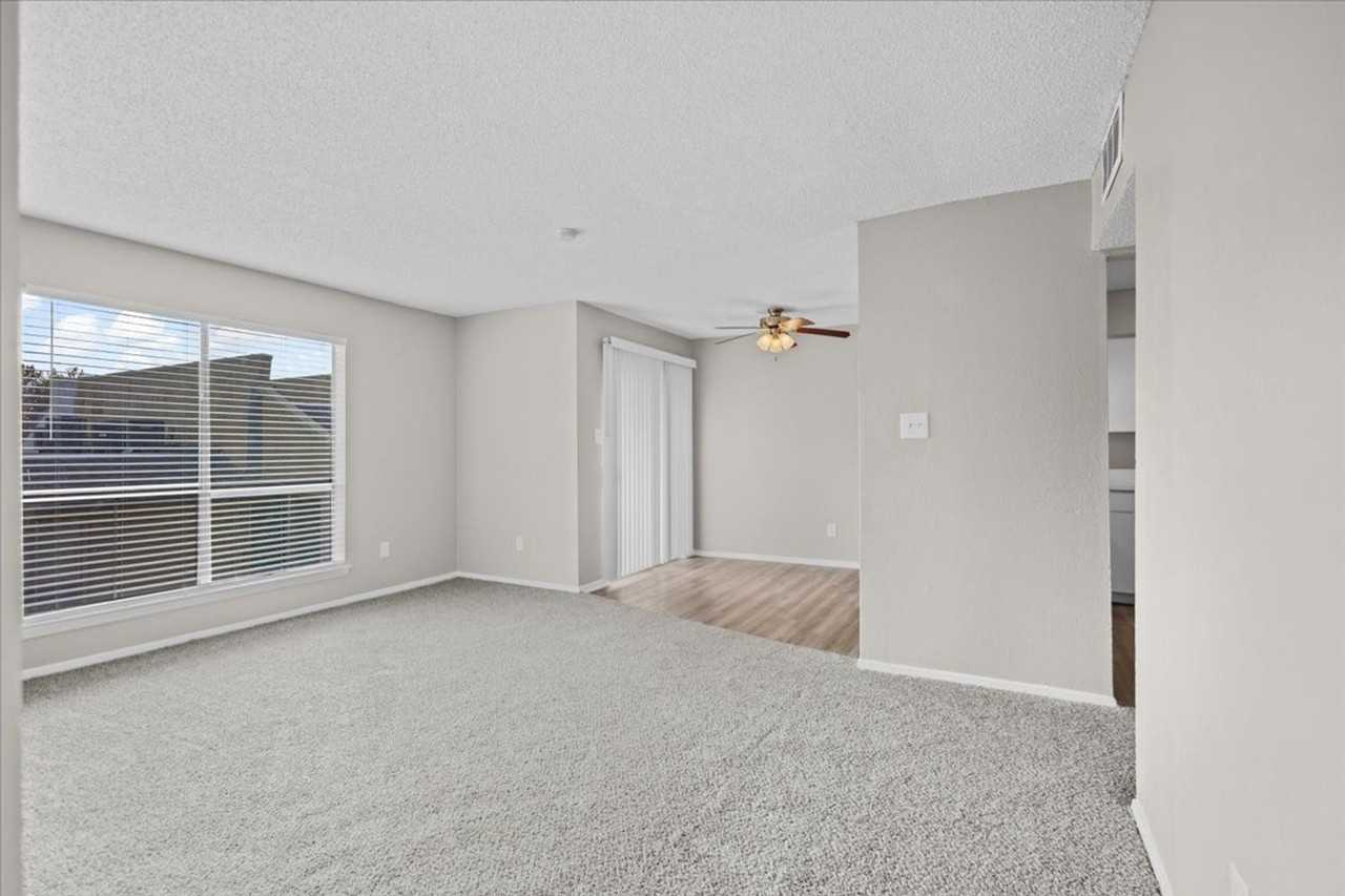 Broadway Reserve Apartments – A Fresh, Revitalized Home in Tyler, TX - Photo 7 of 8