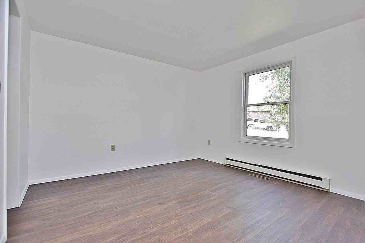 408 Joslen Blvd - Photo 5 of 14