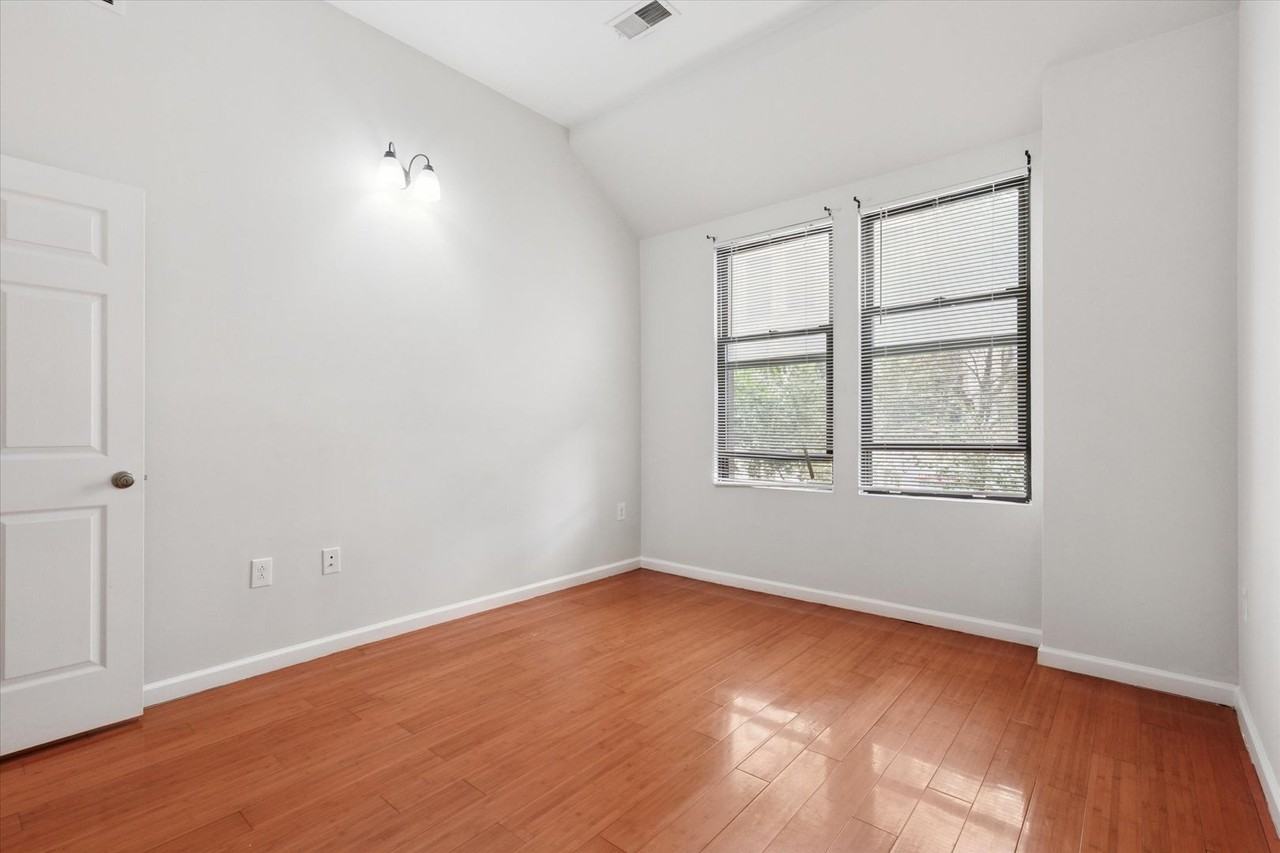 1204 Chestnut St - Photo 4 of 18