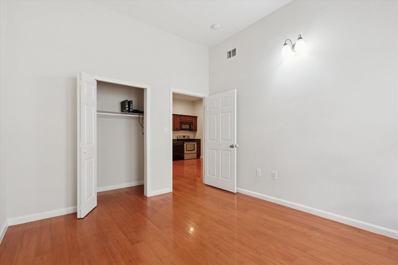 1204 Chestnut St - Photo 6 of 18