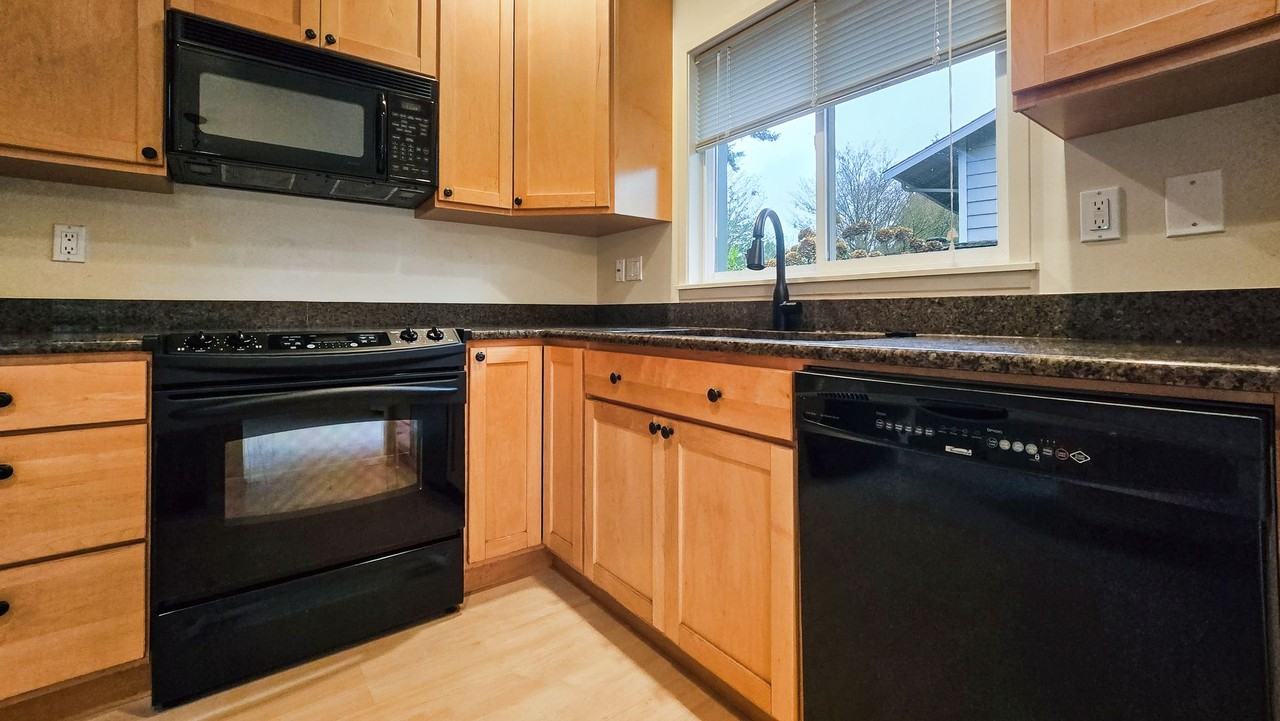 14421 118th Ave Ne - Photo 6 of 20