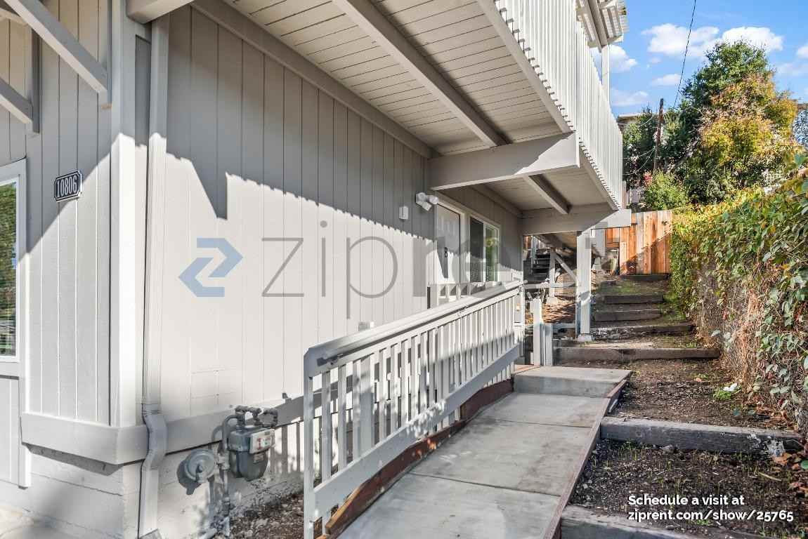 10806 Hubbard Way #B - Photo 4 of 17