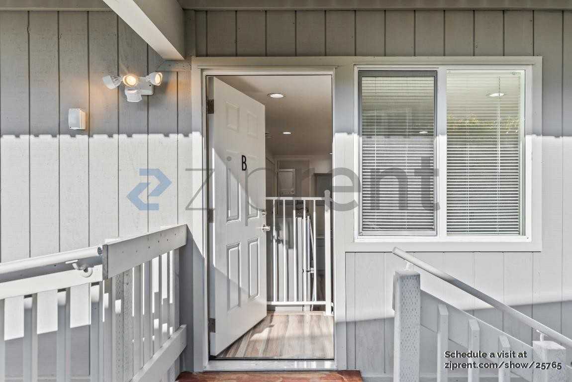 10806 Hubbard Way #B - Photo 5 of 17