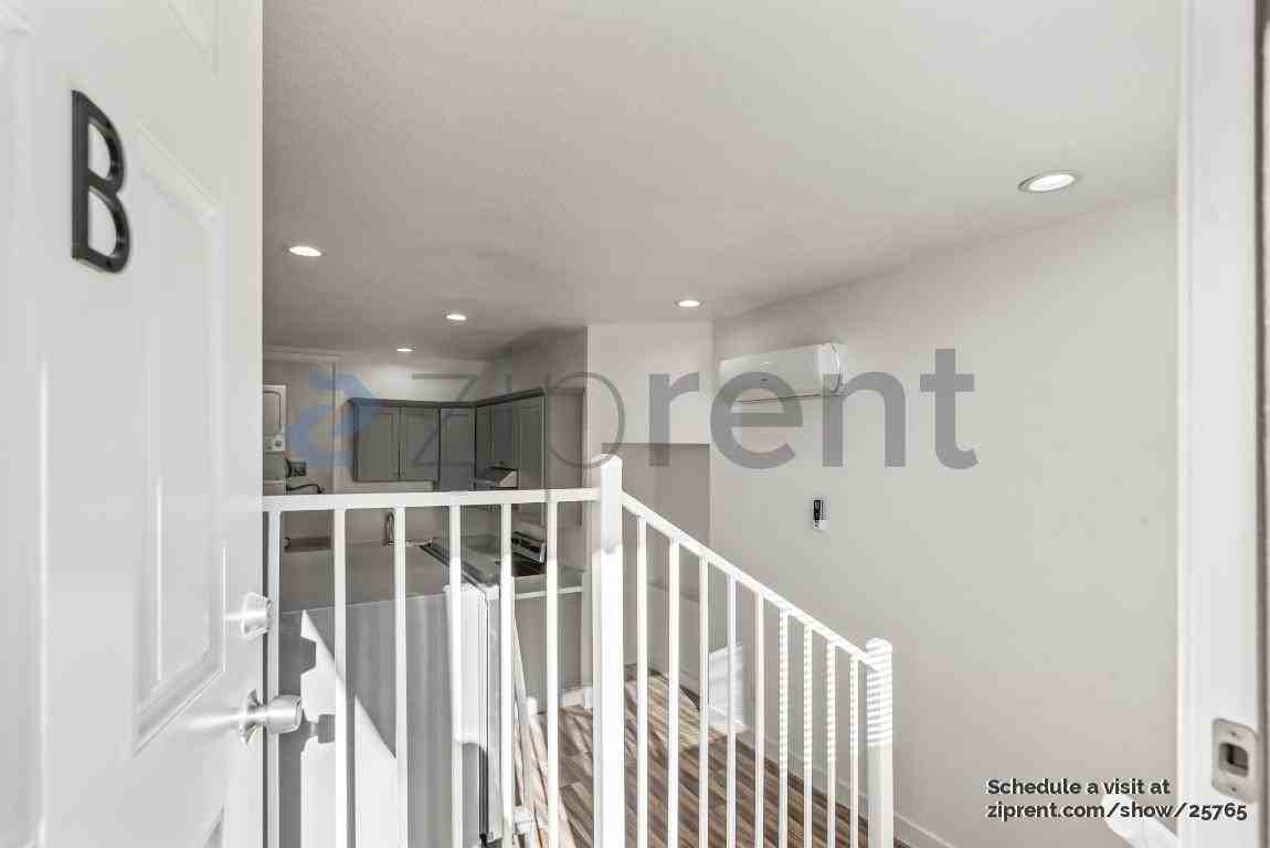10806 Hubbard Way #B - Photo 6 of 17