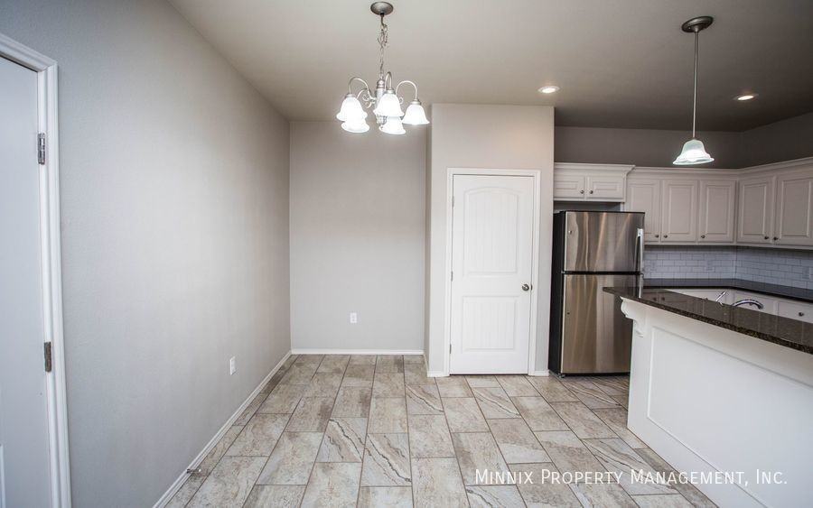 2617 113th St - Photo 5 of 39