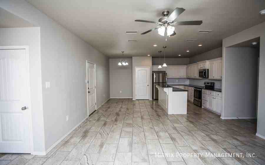 2617 113th St - Photo 6 of 39