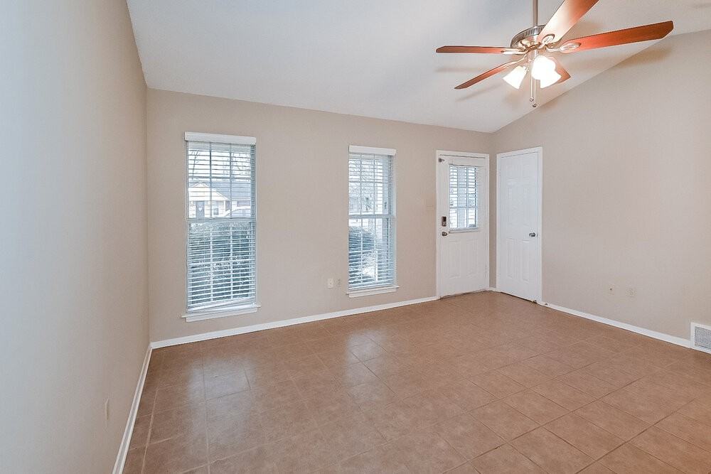 4210 Brighton Dr - Photo 3 of 16