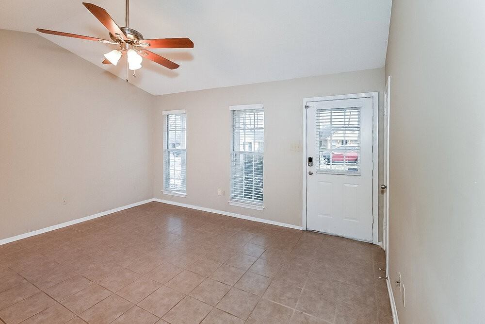 4210 Brighton Dr - Photo 4 of 16