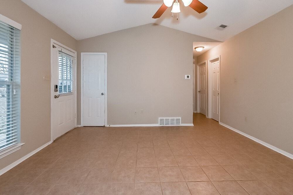 4210 Brighton Dr - Photo 5 of 16