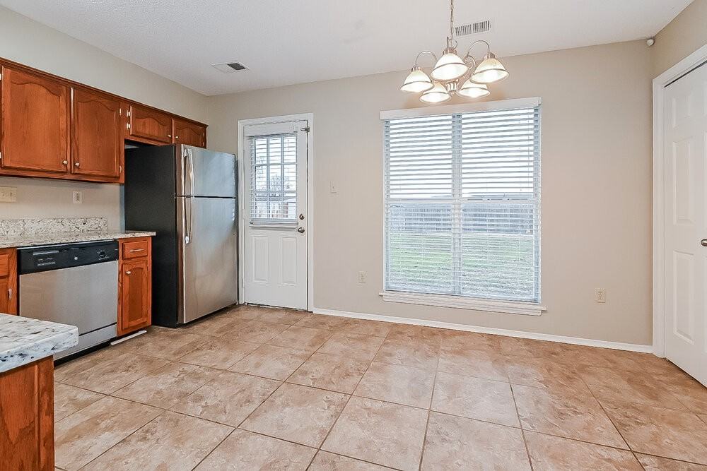 4210 Brighton Dr - Photo 7 of 16