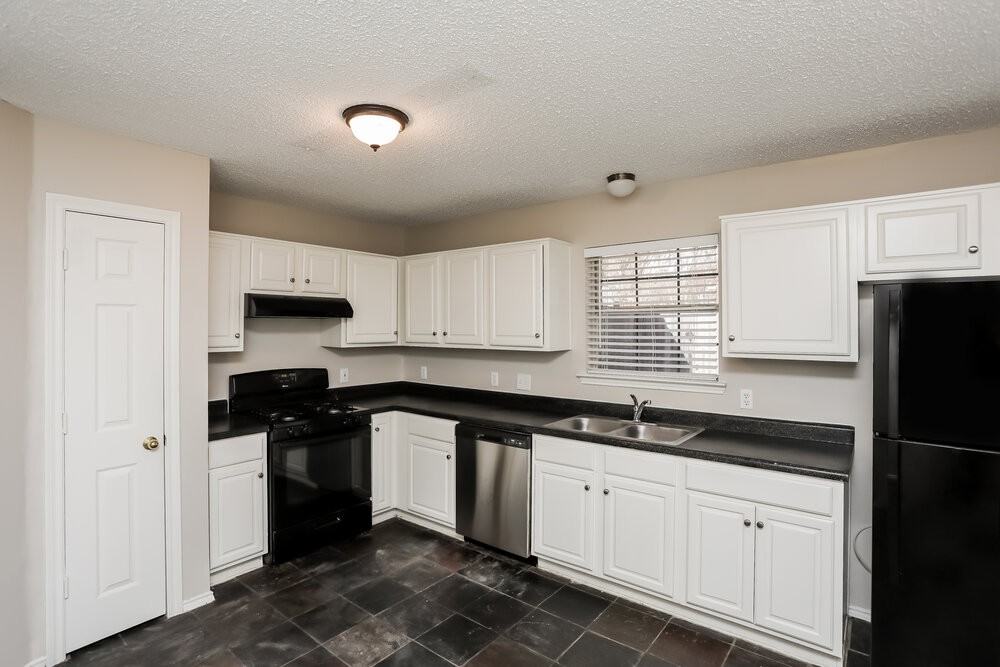 7112 Woodhinge Dr - Photo 5 of 16