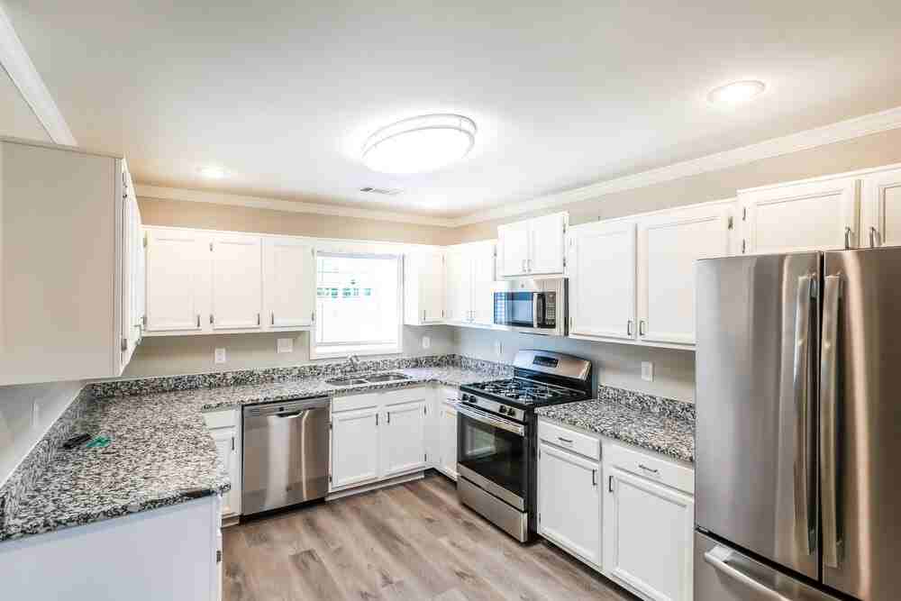 1981 Sandcreek Dr Sw - Photo 6 of 17