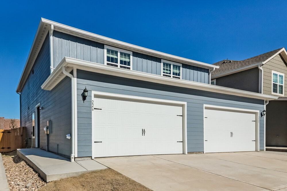 226 Marsh Ln - Photo 4 of 17