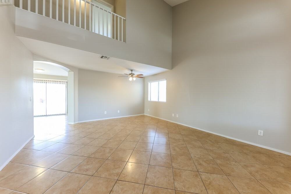 1304 S 159th Ave - Photo 4 of 17