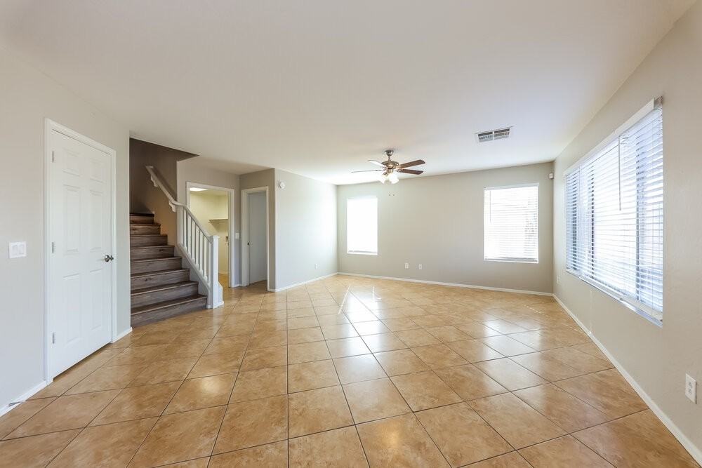 1304 S 159th Ave - Photo 6 of 17