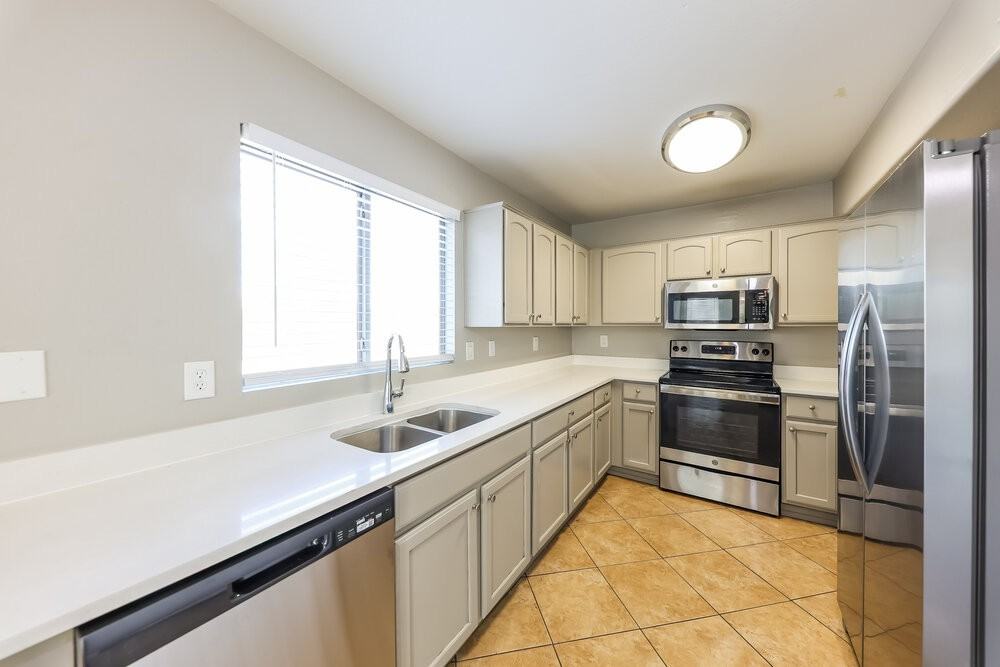 1304 S 159th Ave - Photo 7 of 17