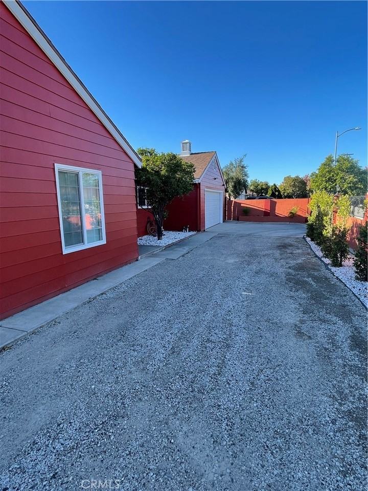 8855 Oneida Ave #8855 - Photo 2 of 34