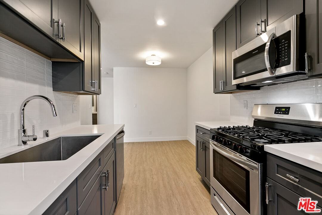 3314 Mentone Ave #3314-8 - Photo 4 of 15