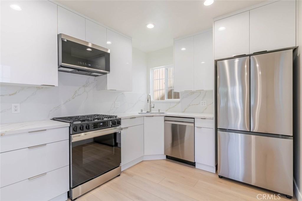 320 E Dryden St #320B - Photo 4 of 11