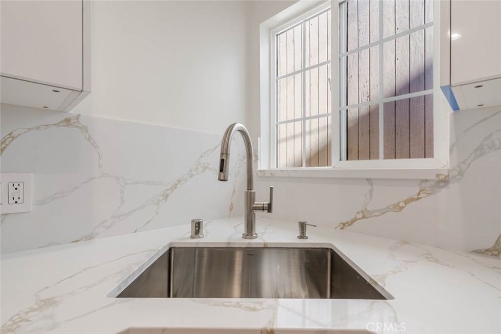 320 E Dryden St #320B - Photo 5 of 11