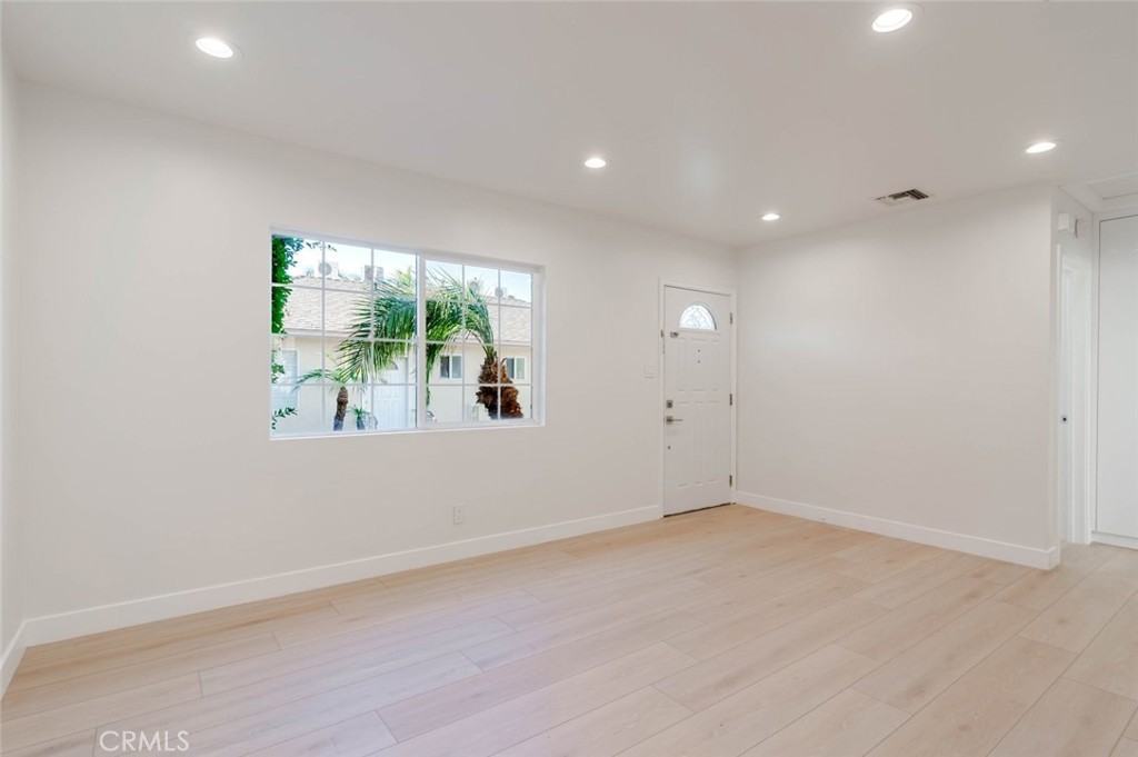 320 E Dryden St #320B - Photo 7 of 11