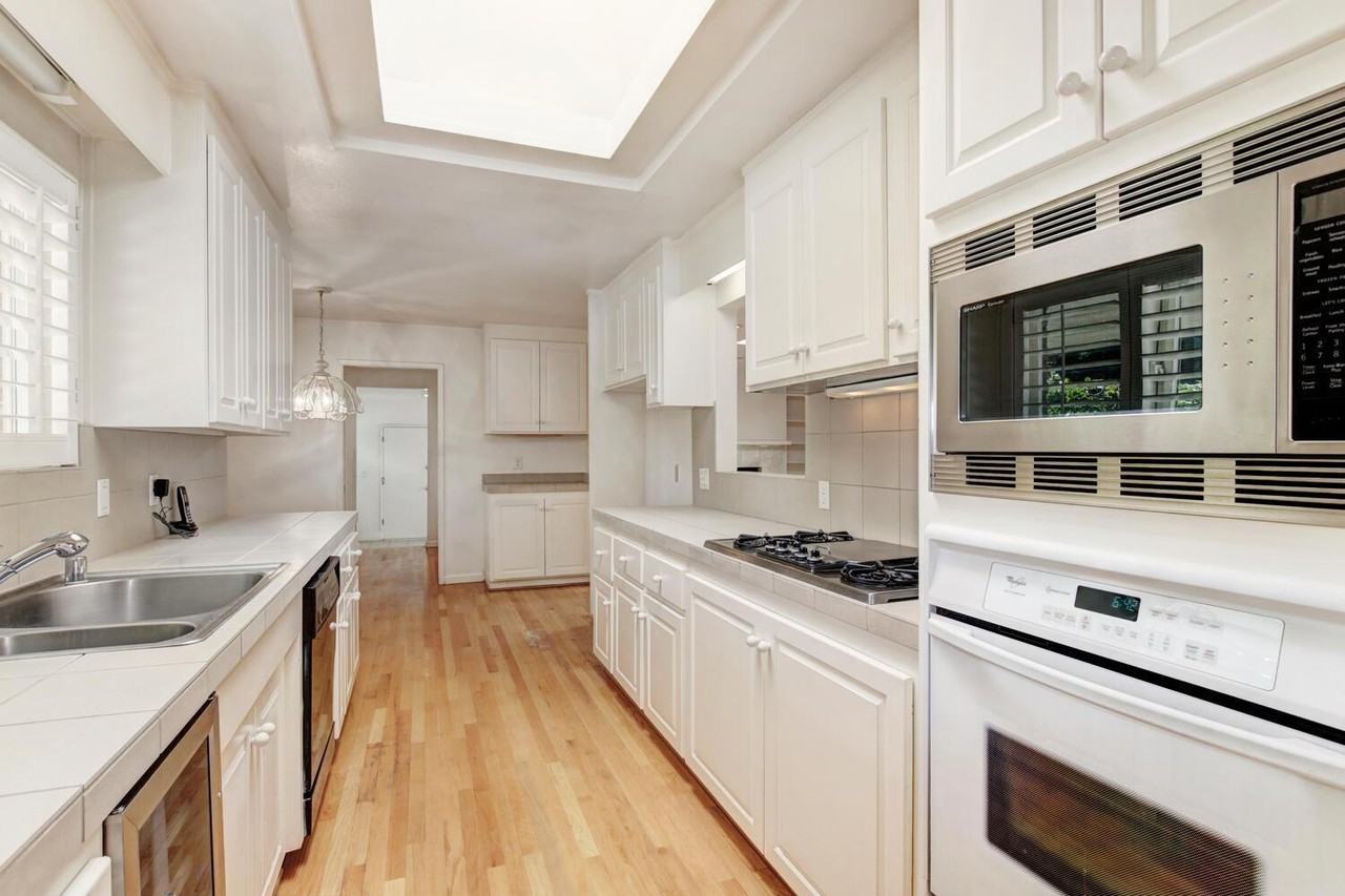 1501 Menlo Ave #1501 - Photo 2 of 15